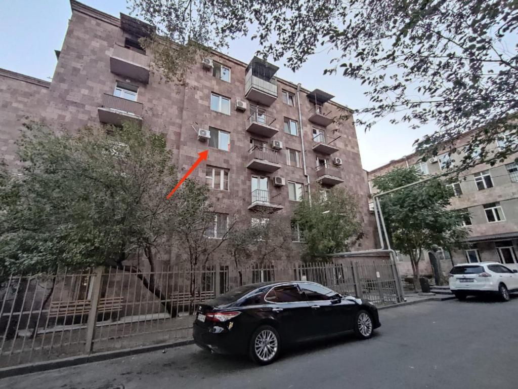 Renovated 1 bedroom with King size bed in Kentron photo
