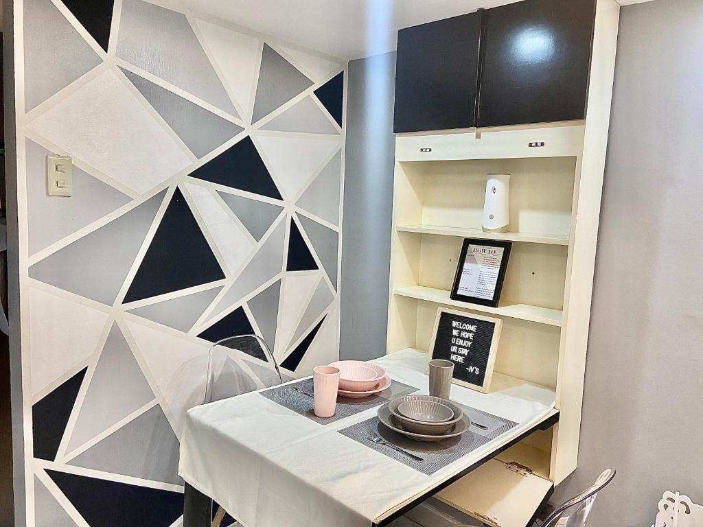 IV’s Condo w/ Netflix, Wifi & Karaoke