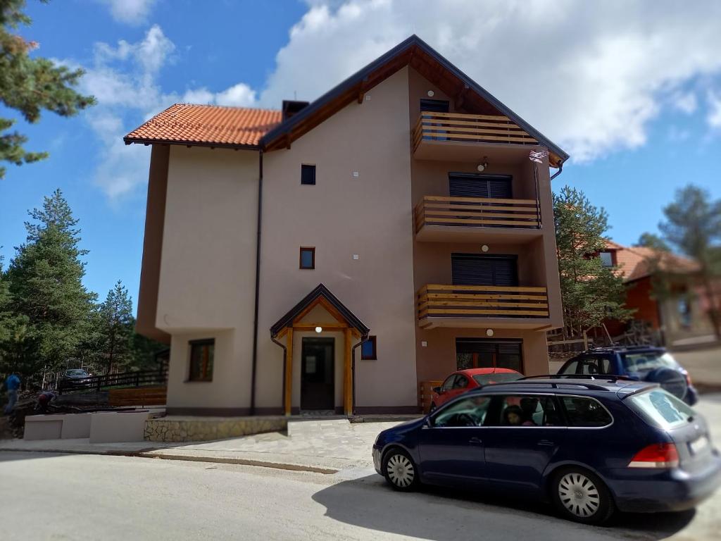 Savić Tara, Kaludjerske Bare