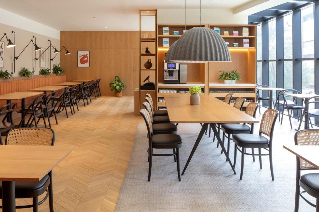 ステイブリッジ スイーツ ドバイ ファイナンシャル センター バイ IHG (Staybridge Suites Dubai Financial Centre By IHG) レストラン