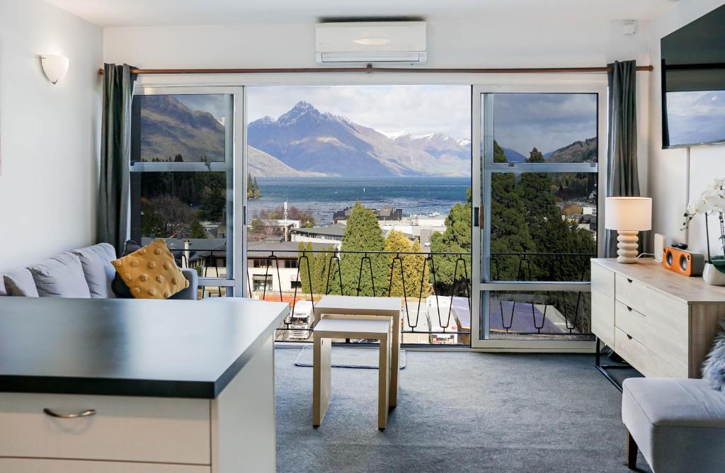Amazing Views in Downtown Queenstown, Queenstown