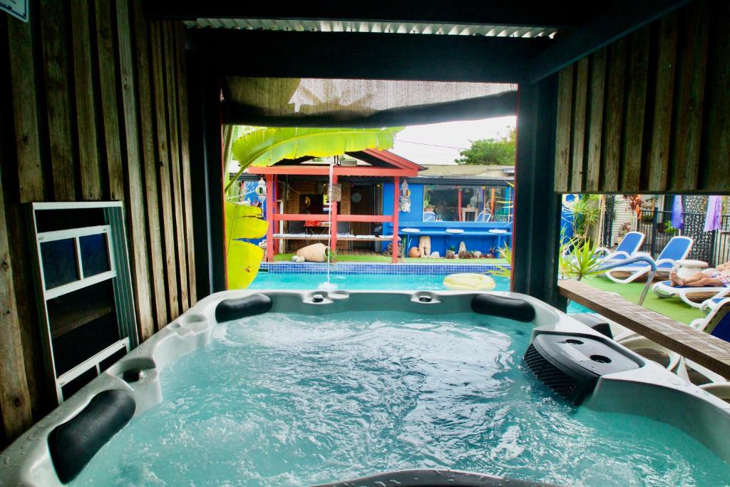 Hideaway Noosa Men Only Beach Resort photo