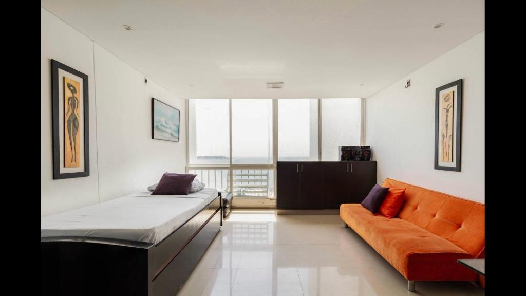 Apartamento con piscina a una cuadra de la playa - 1