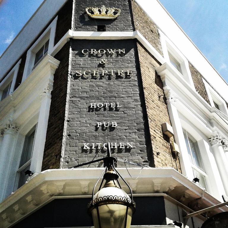 The Crown and Sceptre photo