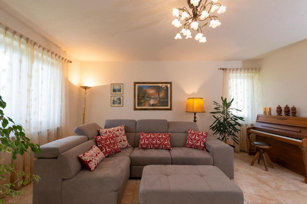 Villa Mara - Aosta - 200 mq - WiFi - Jacuzzi - Parcheggio - Giardino - 3