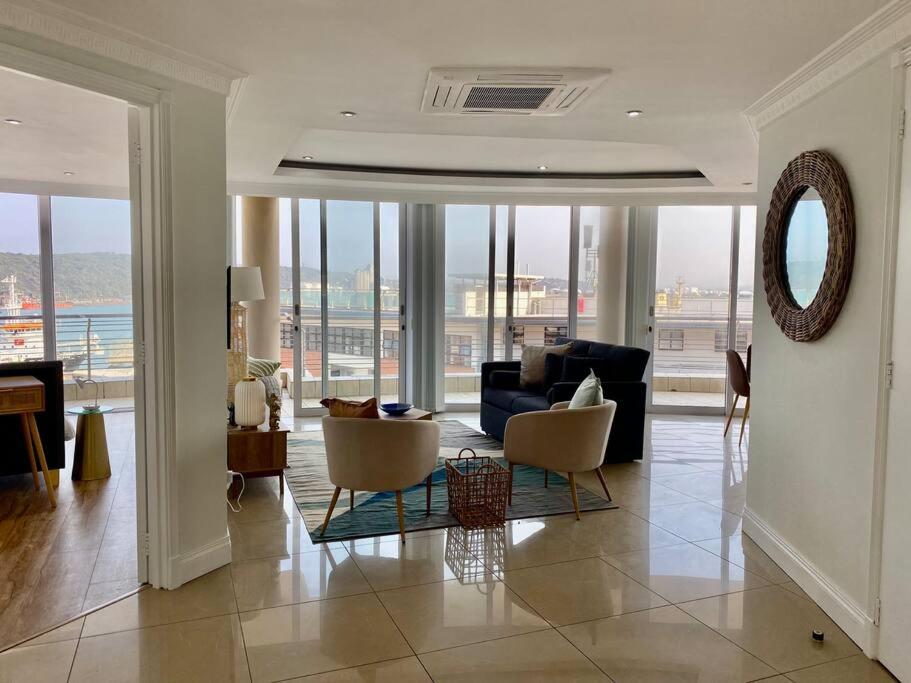 The Sails Penthouse Apartment with Exclusive Rooftop Pool — Hotel in Durban
