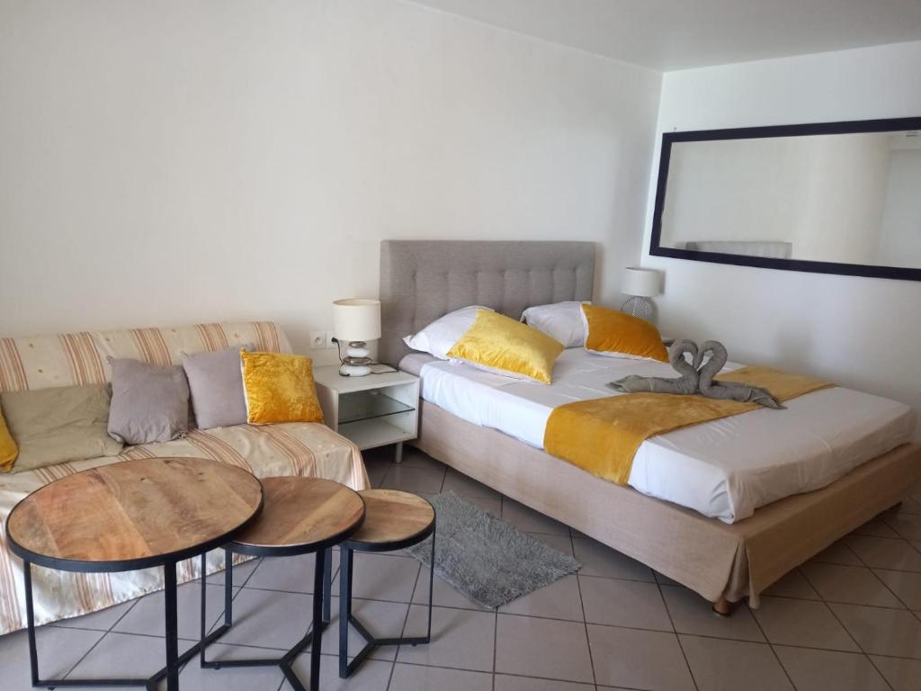 Grand studio de 41 m2 vue mer citerne, Le Gosier