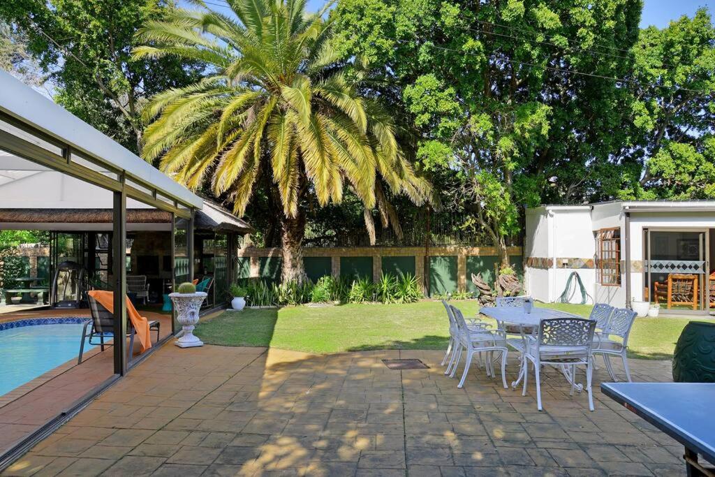 Mawethu Peaceful Garden with covered Pool and Braai area