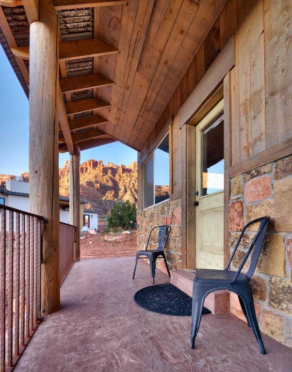 Hideout at the Rim photo