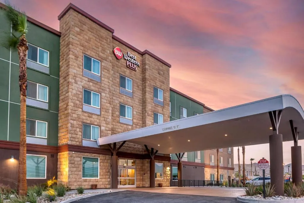 Best Western Plus Coachella Valley Inn & Suites，位于大教堂城的酒店