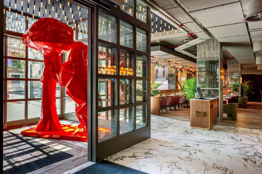 Radisson RED Madrid photo