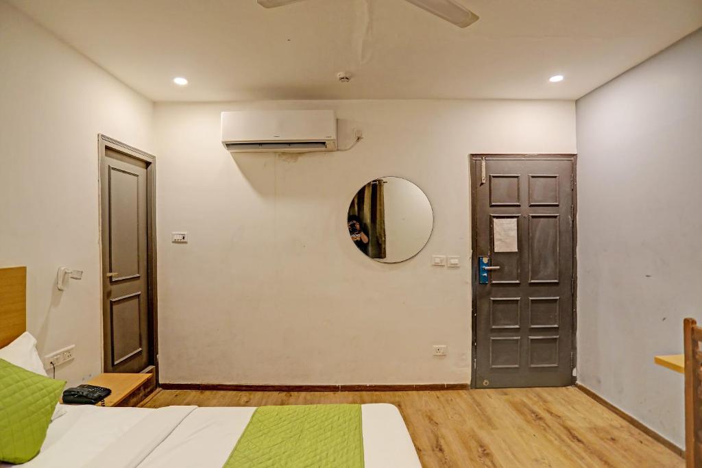 Hotel Admire Inn "Near Atal Chowk, Sector 15, Vasundhara" photo