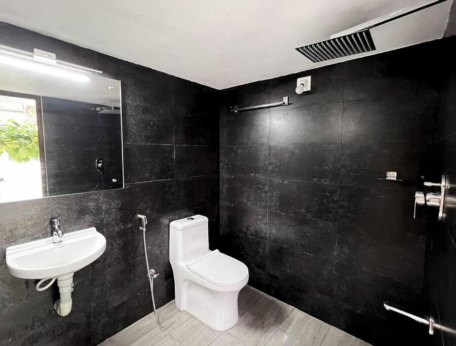 Theeraa Beach Villa in Cherai photo