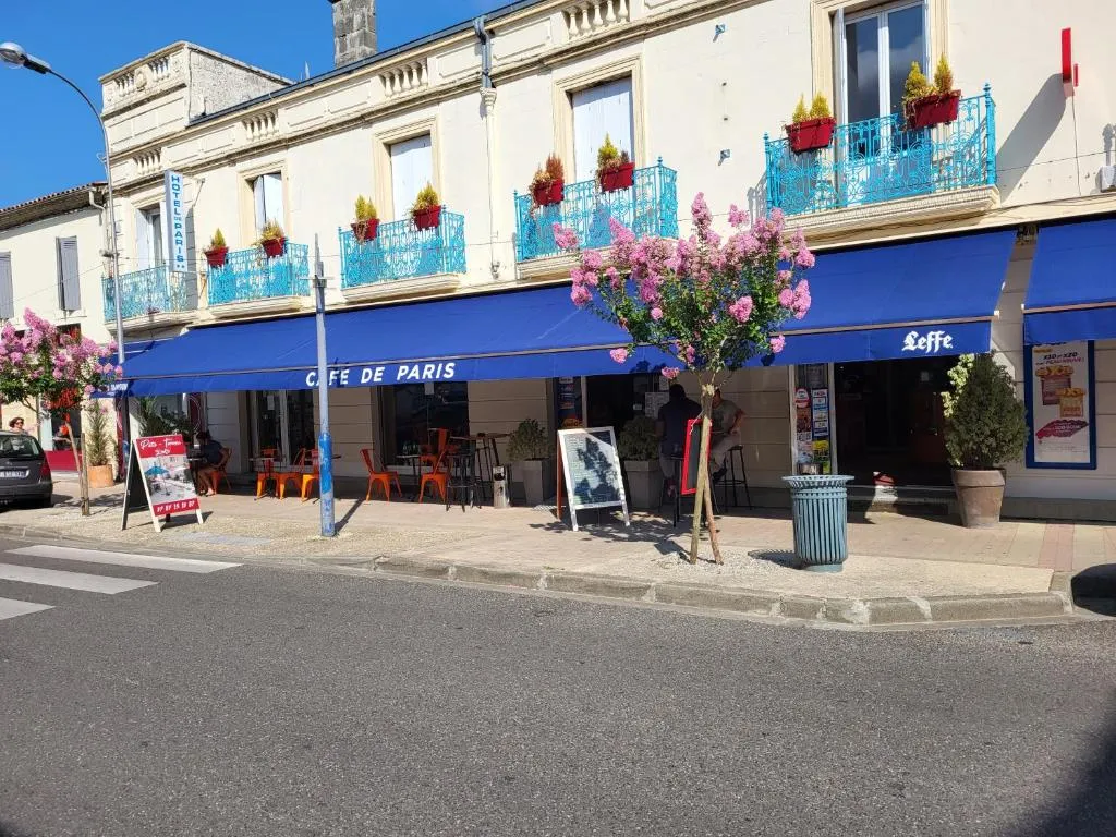 CAFE DE PARIS, hotel in Lesparre-Médoc