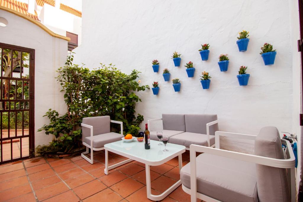 Stylish 2-Bed Duplex Townhouse, Full Kitchen, Access to Three Pools, Minutes from Puerto Banus, by "La Buena Vida Holiday Homes" - 5