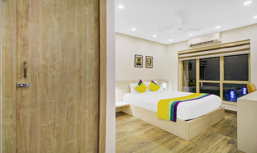 Hotel Transit Express photo