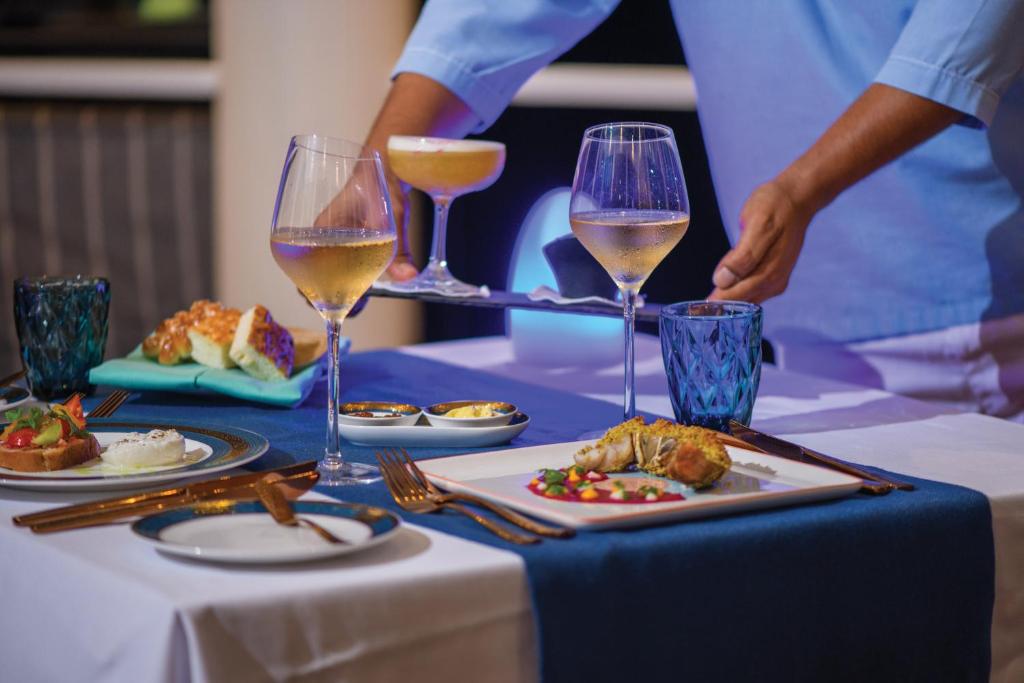 VARU by Atmosphere - Premium All Inclusive with Free Transfers — Restaurant & bars in Kaafu Atoll, Kaafu