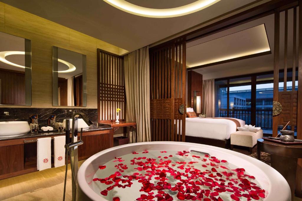 Bathroom, Angsana Xian Lintong Hotel in Xian