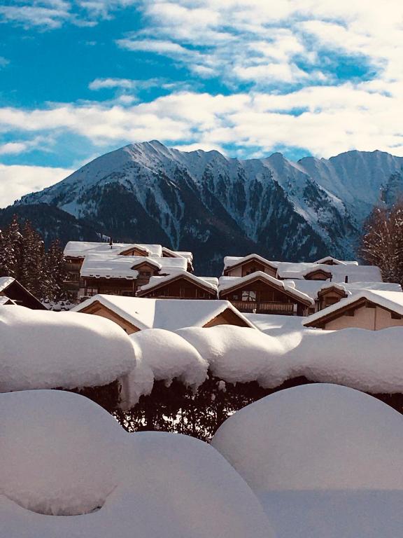 Laax Cozy Apartment - Ski Bus - Fireplace - 4