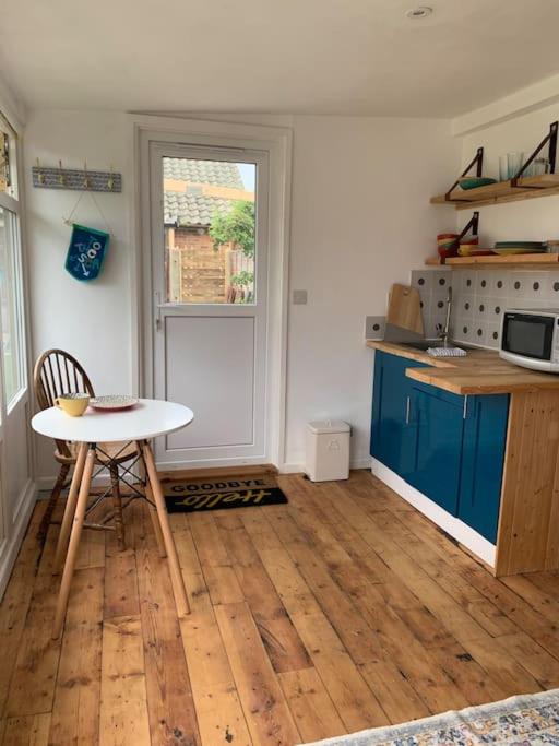 Seaside Studio Conversion, Selsey photo 3