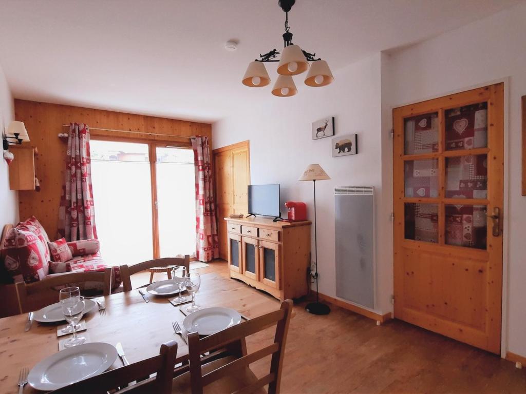 2 pièces cabine 6 pers, piscine, parking, wifi inclus à Orcières Merlette - FR-1-636-30 - 2