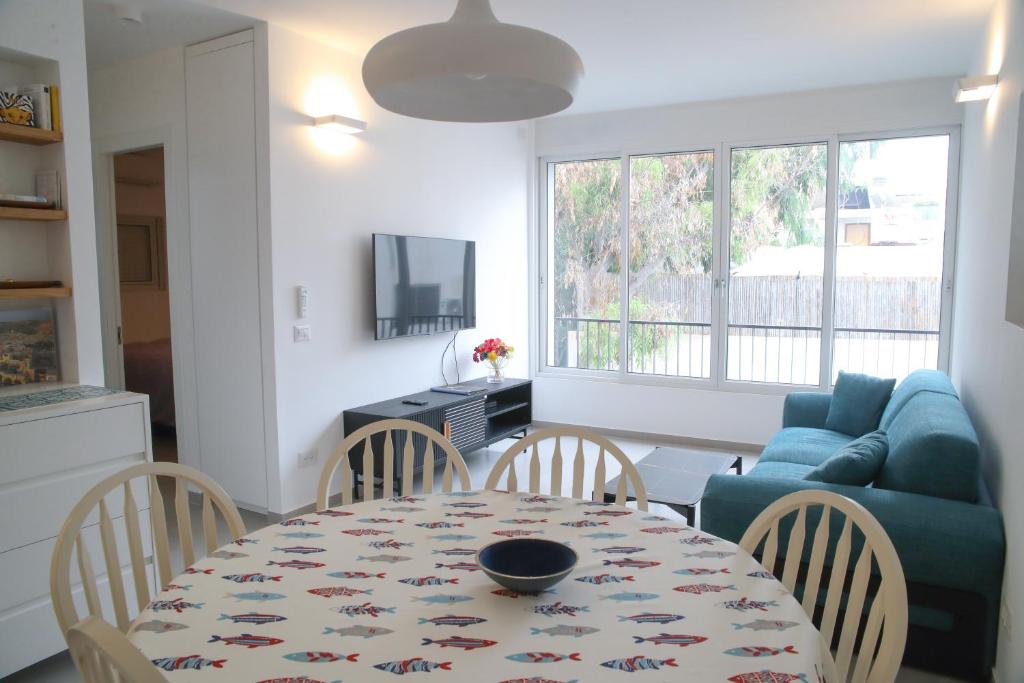 Bugrashov - charming, amazing & quiet 2 rooms, Tel Aviv