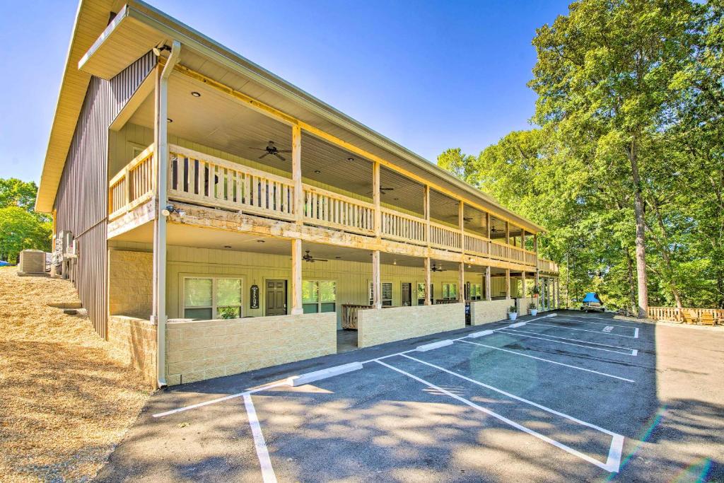 Cozy Bull Shoals Condo - 1 Mi to Lake Access!