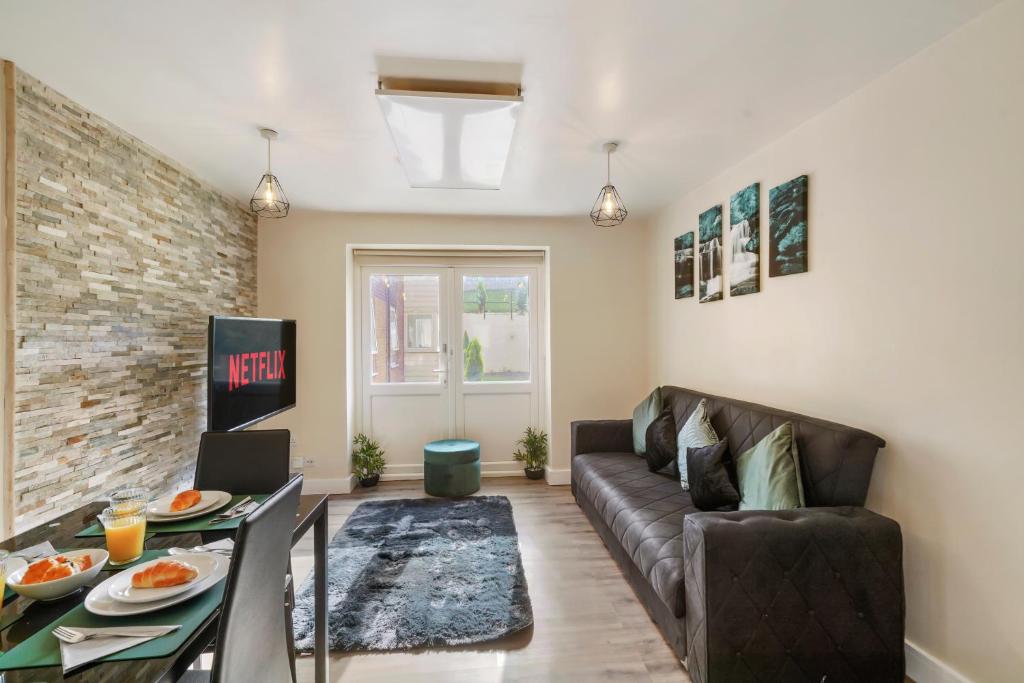 Lovely 1 bedroom unit with free parking in Rotherham