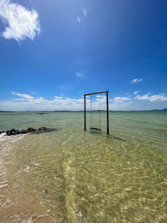 casa de praia com piscina e hidromassagem photo