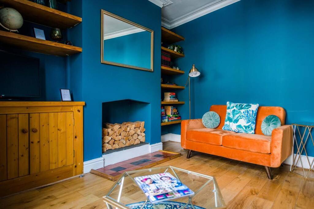 Gorgeous Victorian house sleeps 6 in Cardiff