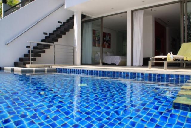 スイミングプール