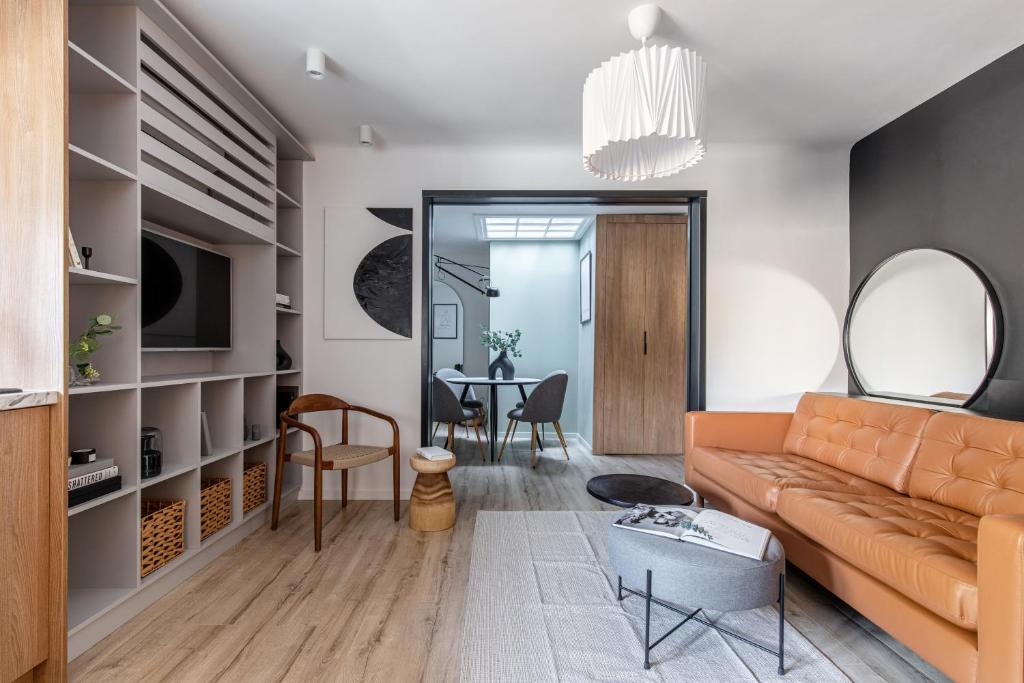 Downtown Story by Urbanesq, Bukurešť