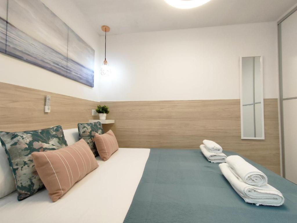 Light Blue Holiday Home - 5