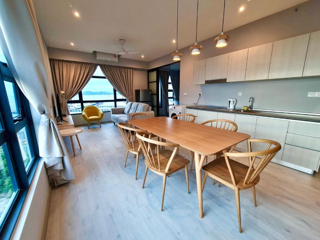 Sunset Seaview Vacation Condos @ Jesselton Quay