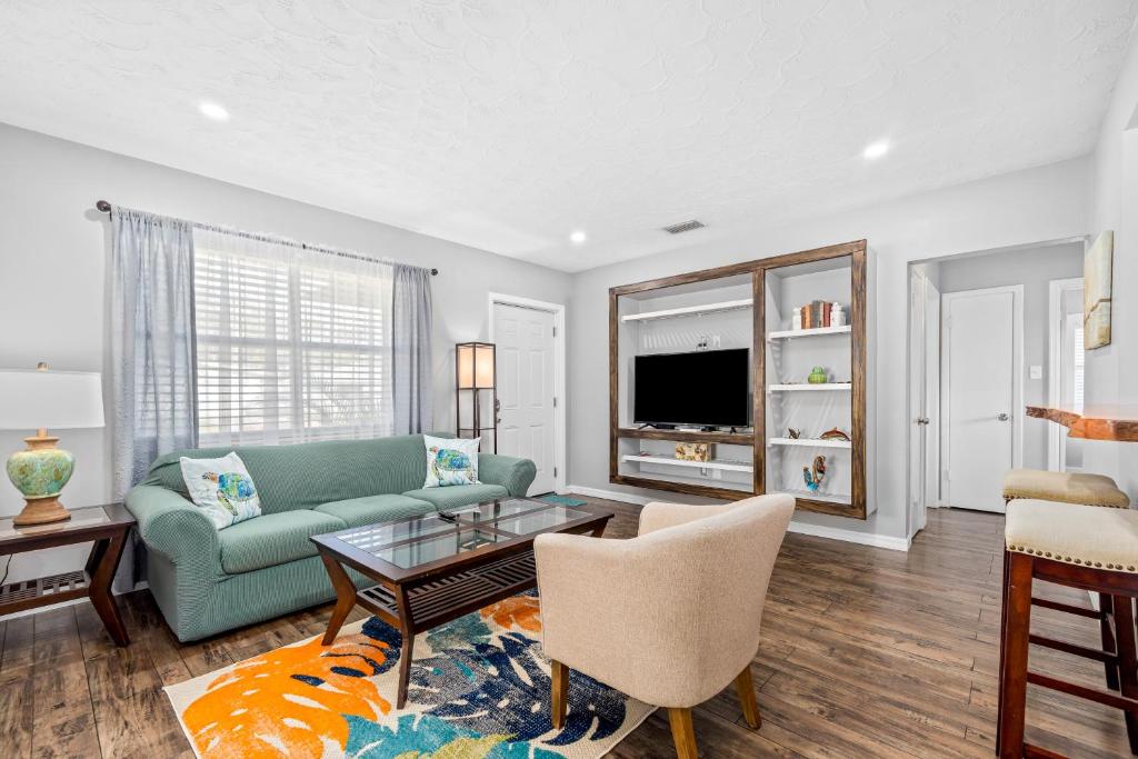 Don't Be Koi, Bradenton