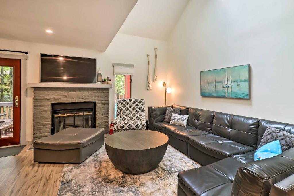 Lake Harmony Townhome with Grill, Near Skiing!