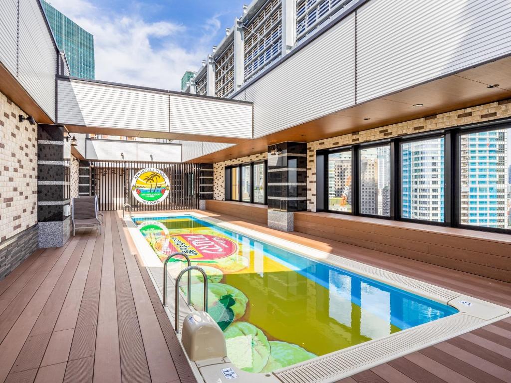 Swimming pool