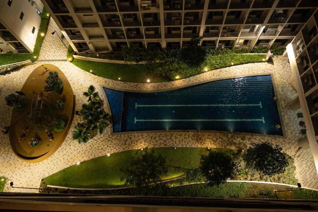 Stylish & Cozy apartment @ Shore 2 Residences MOA photo