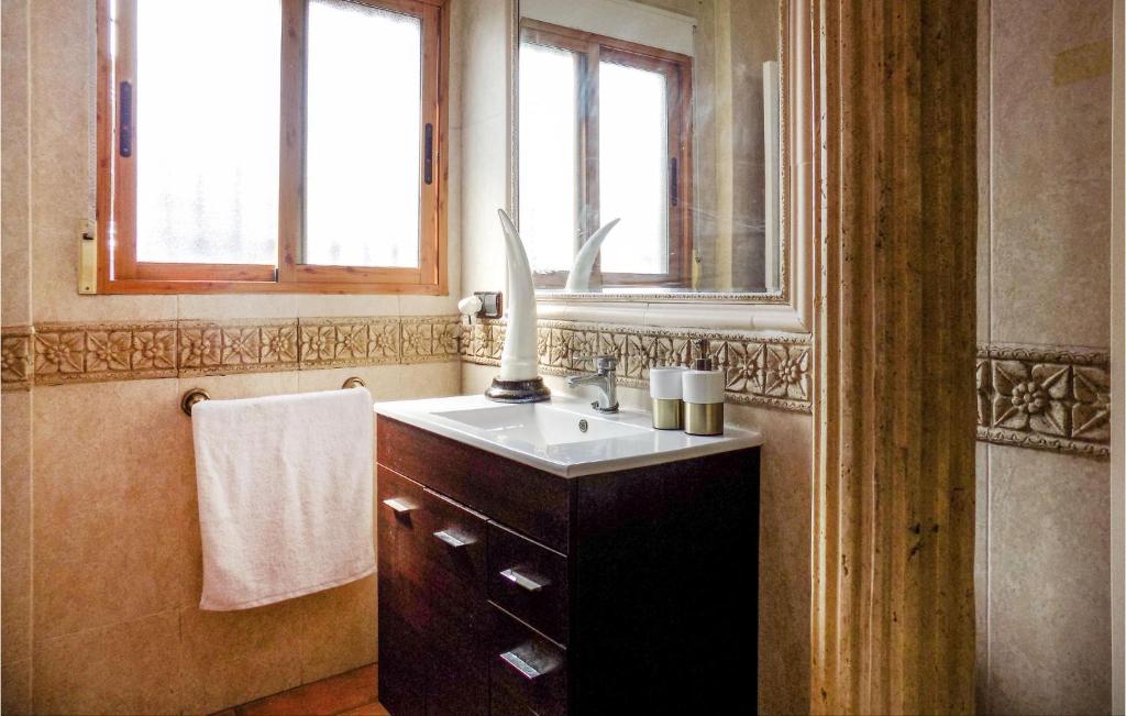 Stunning home in Grao with WiFi, 3 Bedrooms and Outdoor swimming pool photo