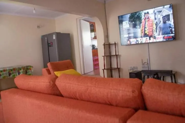 Zoe Homes 3br Mansionette Own Compound Kericho town near Green Square mall, hotel in Kericho