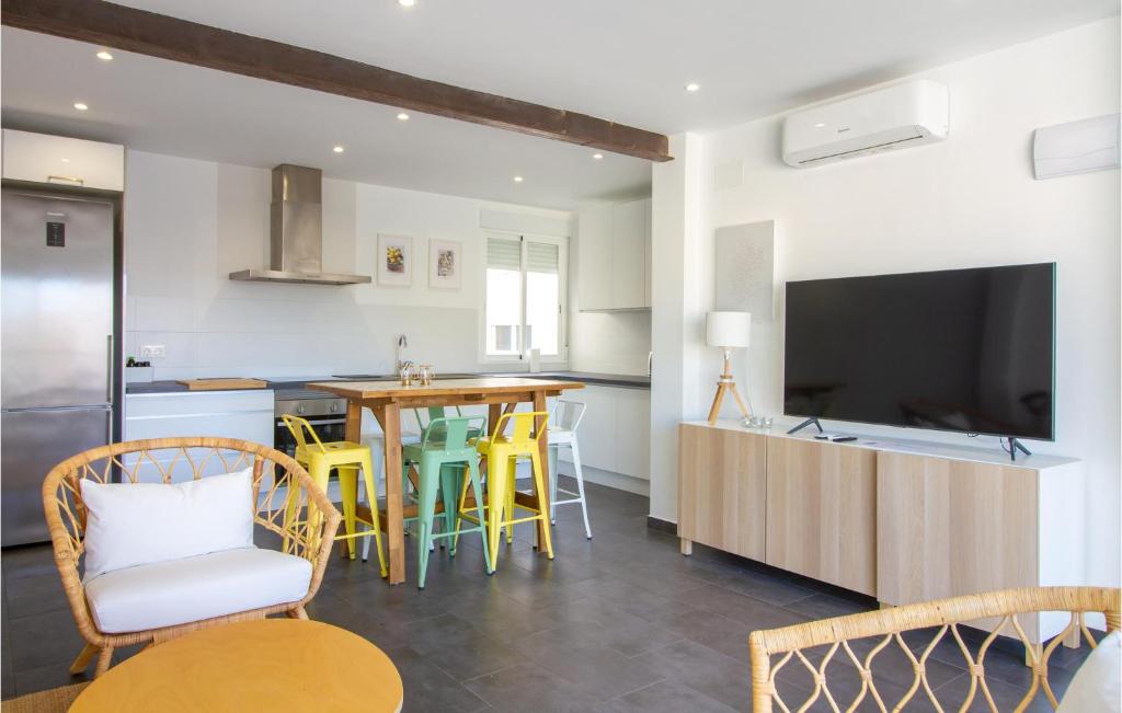 3 Bedroom Lovely Apartment In Santa Pola - 3