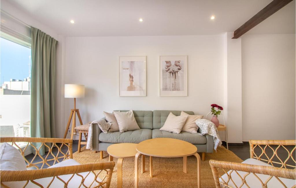 3 Bedroom Lovely Apartment In Santa Pola - 4