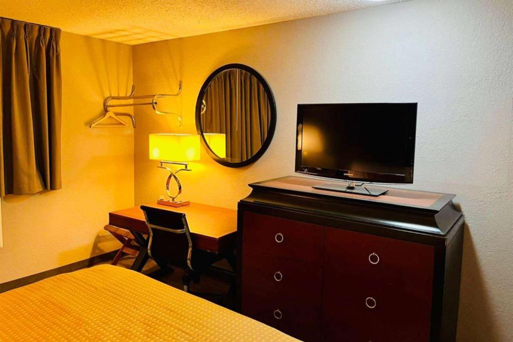 Super 8 by Wyndham Benton Harbor/St. Joseph photo
