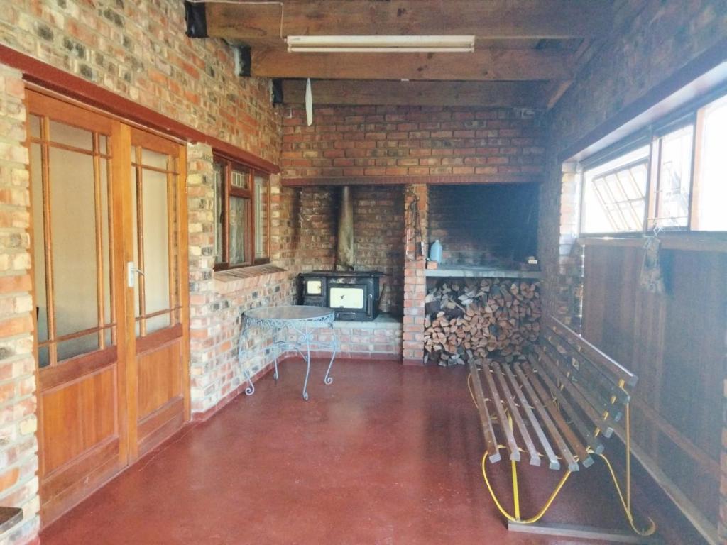 63 On Main, Suurbraak