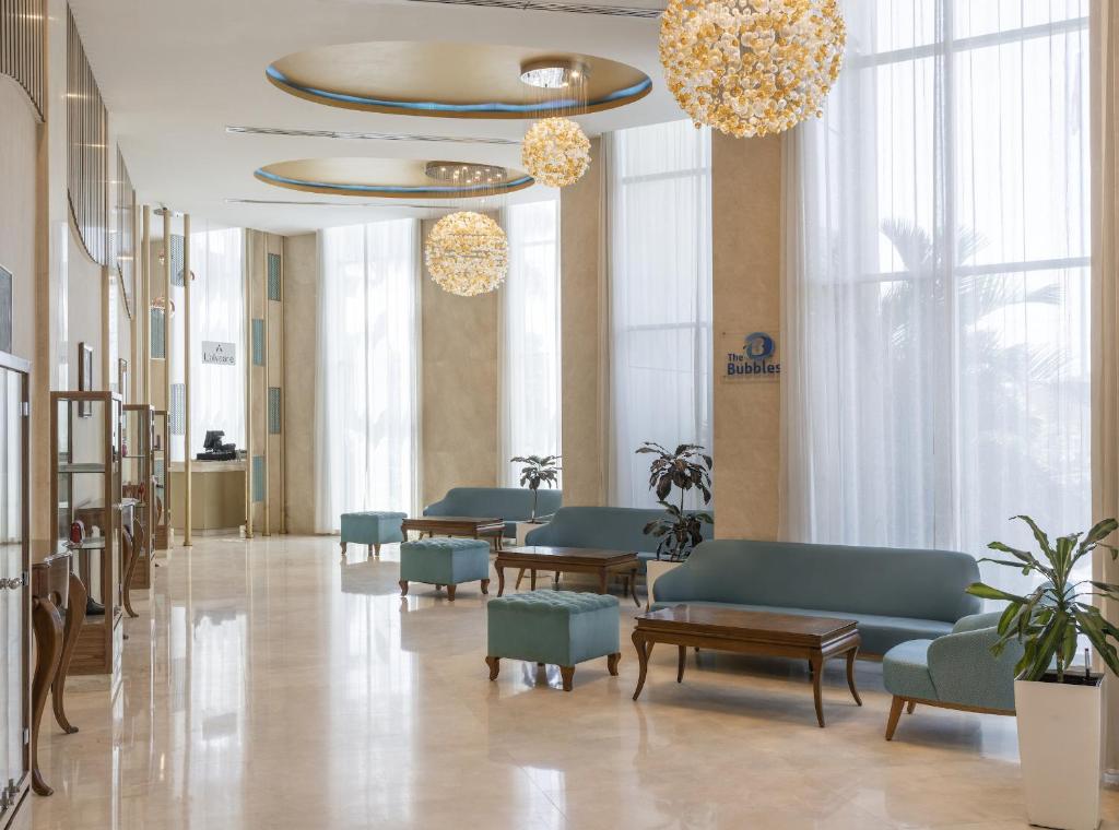 ピラミッド コンチネンタル ホテル (Pyramid Continental Hotel) フロント・ロビー