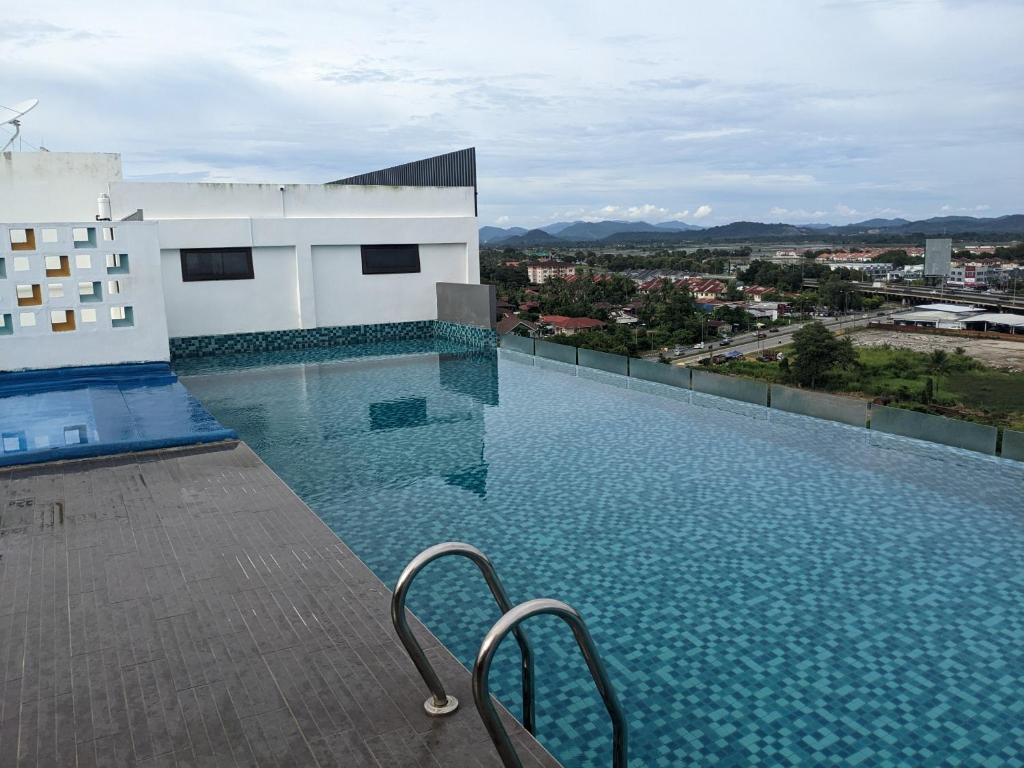 Alor Setar Imperio by IM Staycation 3bedroom & Rooftop Pool photo