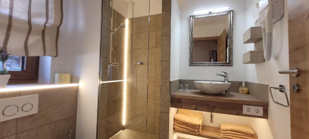Hochalmbahnen Chalets Rauris 1-14 WE2 Maislaufeldweg1l EG photo