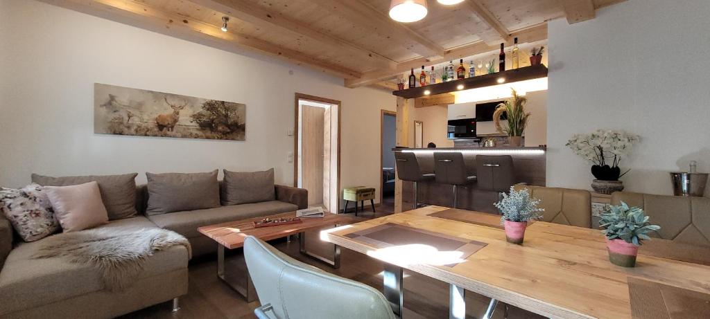 Hochalmbahnen Chalets Rauris 1-14 WE2 Maislaufeldweg1l EG photo