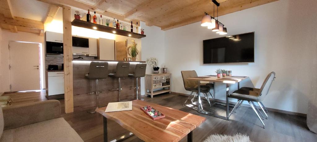 Hochalmbahnen Chalets Rauris 1-14 WE2 Maislaufeldweg1l EG photo