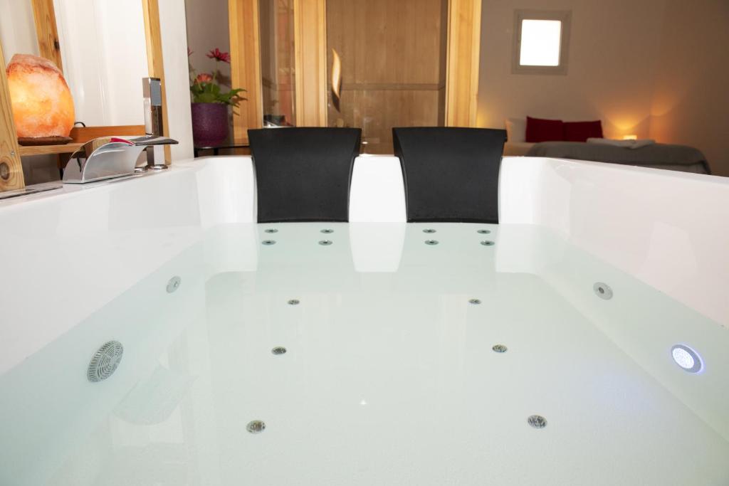 Dépendance Ragaraja con sauna e idromassaggio